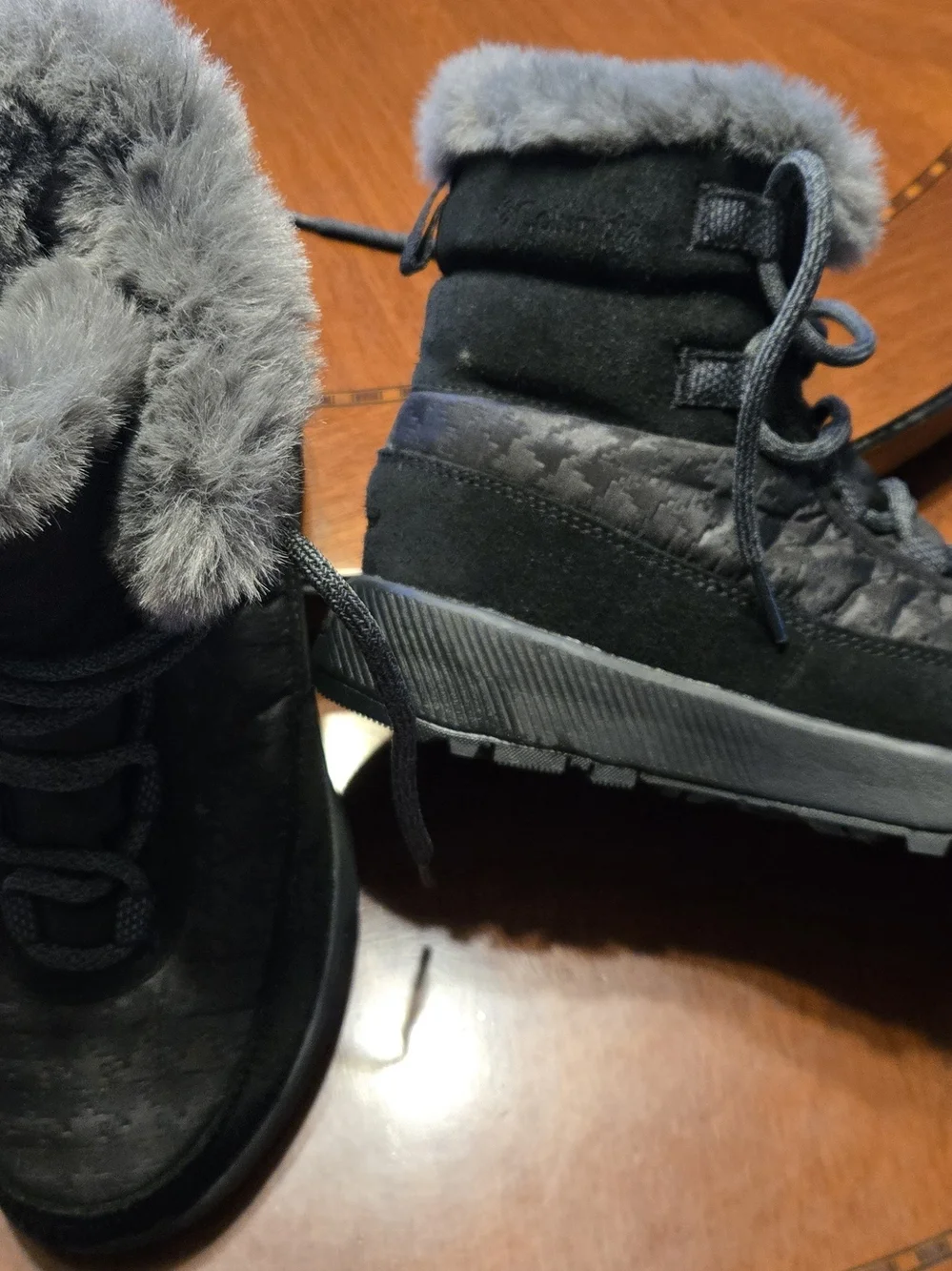 Columbia Womens Black Winter Boots with Gray Faux-Fur Cuff
